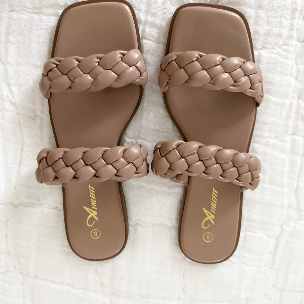 Women’s open toe, square braided flat sandals size 8